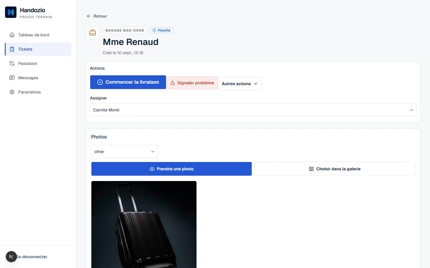 Détail d'un ticket Handozio avec responsable, informations connues, photo et historique.