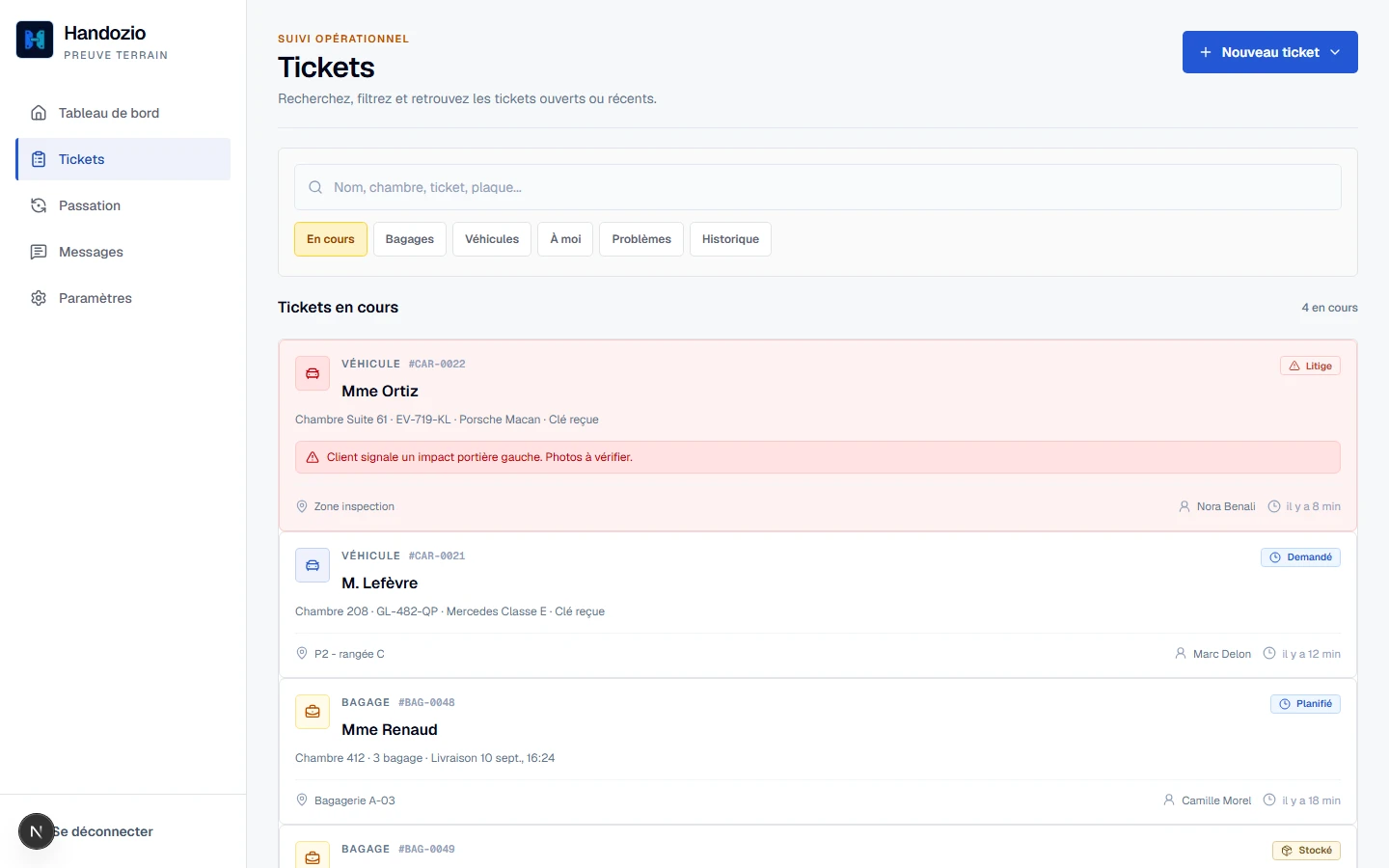 Interface Handozio montrant des tickets bagages et véhicules avec statuts, responsables et priorités.